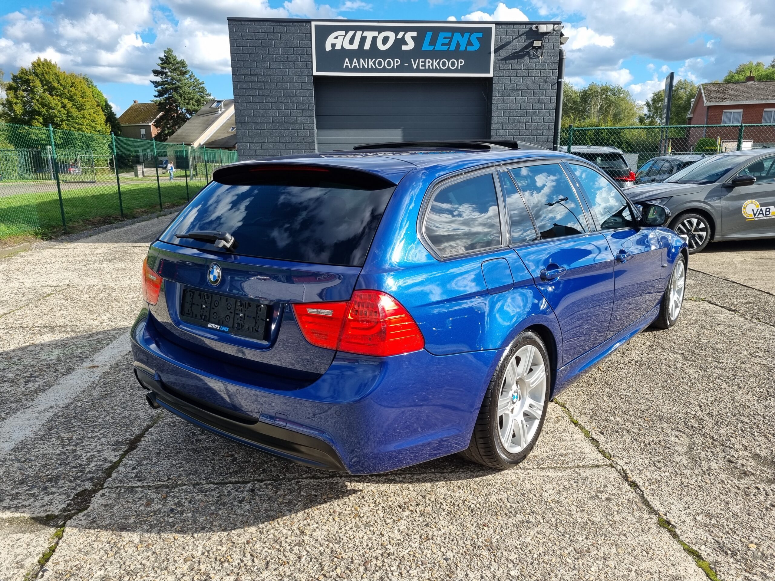 BMW 320i